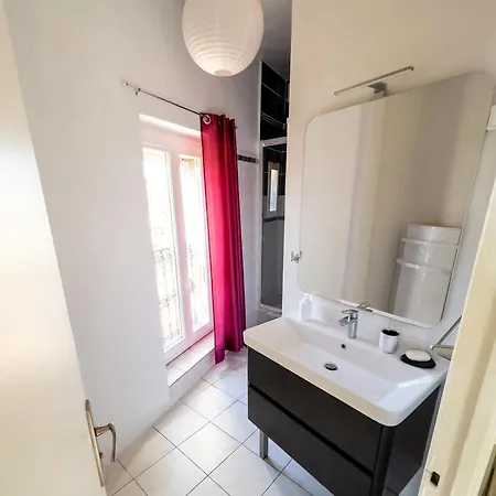 Apartment Touristique Hyper Centre : A La De Florence